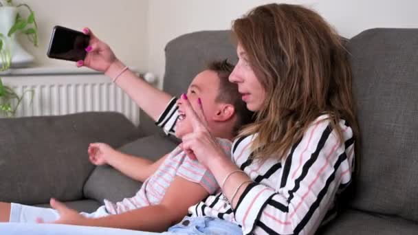 Cheerful Mother Holding Smart Phone Making Selfie Her Little Son — Vídeo de Stock