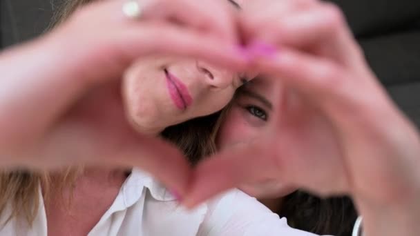 Mother Her Little Son Showing Heart Shape Fingers High Quality — Vídeo de Stock