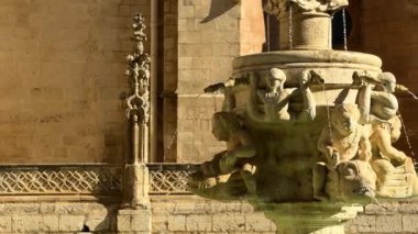 Burgos Katedrali 'ndeki Antik Çeşme, Castilla y Leon, İspanya. Yüksek kalite 4k görüntü