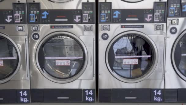 Washing Machines Dirty Laundry Public Coin Laundry Self Service Laundromat — 图库视频影像