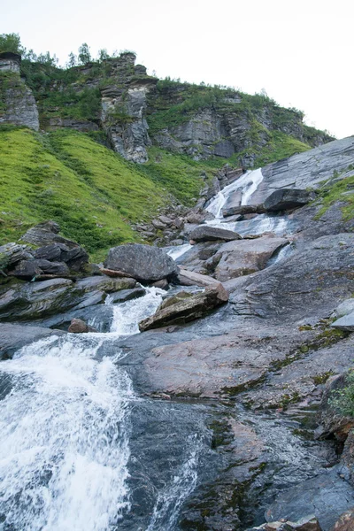 ノルウェーに川と滝 — ストック写真