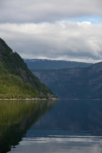 Norveç 'te nehirler ve şelaleler — Stok fotoğraf