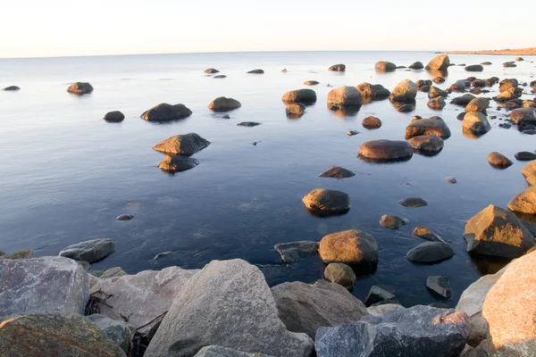 Stenar i vatten — Stockfoto