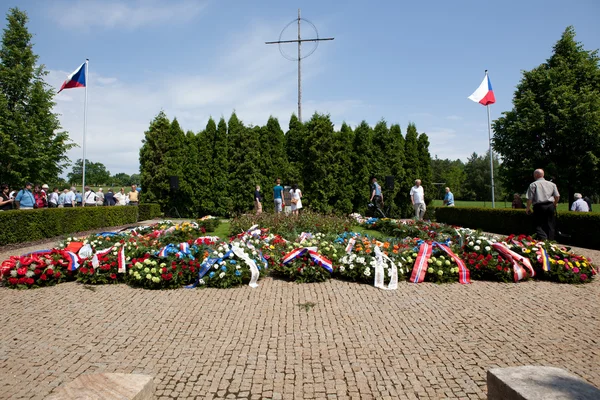 Lidice memorial och krans stängning — Stockfoto