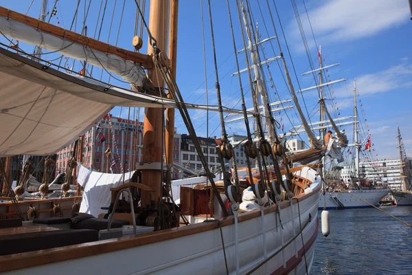 Vysoké lodi závody bergen — Stock fotografie