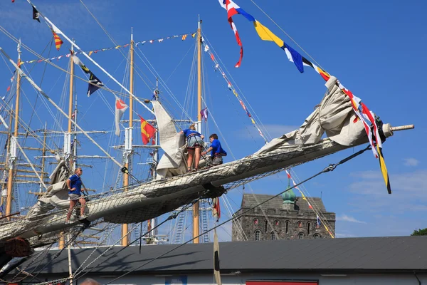 Alto navio corridas bergen — Fotografia de Stock