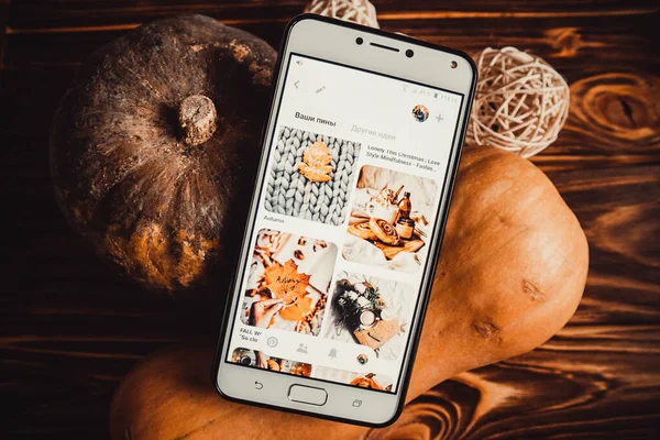 Pumpkins Phone Autumn Wood Brown Background — Fotografia de Stock