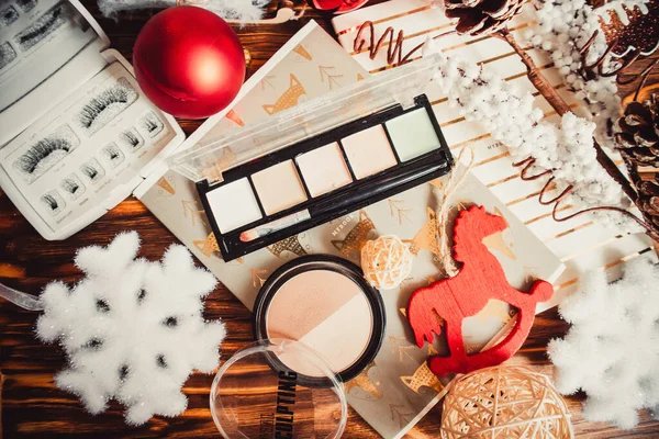 Concealer Palette Christmas Decorations Wooden Brown Background Eyelashes — Foto de Stock