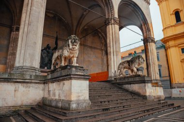 Almanya 'da Münih şehrinin güzel bir simgesi. Turist eğlencesi.