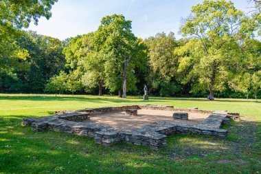 Mikulcice, Çek Cumhuriyeti, 2.10.2021, Büyük Moravya kiliselerinden birinin temel kazıları.