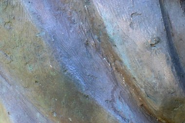 Koyu dalgalı düz taş yüzeyi yansımaları ve gölgeleri doku olarak
