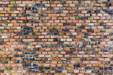 Renkli kırmızı ve siyah tuğlalardan bir duvar. Temel doku veya arkaplan