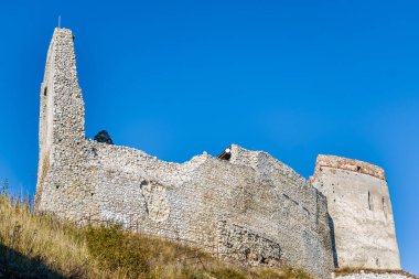 Cachtice Şatosu 'nun kalıntıları Cachtice, Slovakya, güzel bir yolculuk için bir yer.