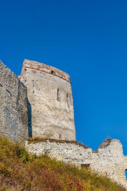 Cachtice Şatosu 'nun kalıntıları Cachtice, Slovakya, güzel bir yolculuk için bir yer.