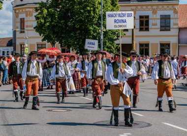 Straznice, Çek Cumhuriyeti - 25 Haziran 2022 Uluslararası Folklor Festivali. Festivaldeki erkek folklor korosu