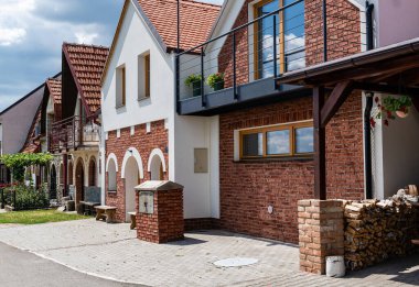 Ratiskovice, Çek Cumhuriyeti - 7 Temmuz - Slavin Şarap Mahzenleri. Köydeki şarap mahzenlerinin adı Köle Ratiskovice.