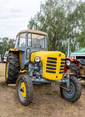 Hodonin - Panov, Çek Cumhuriyeti - 20 Temmuz 2022 Tarihi traktör Sergisi Çekoslamalı traktör Zetor 4011