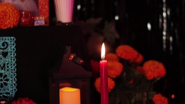 死亡之日 墨西哥传统 文化和宗教 采购产品蜡烛 糖骷髅 微型食物和其他装饰 小祭坛Dia Los Muertos — 图库视频影像