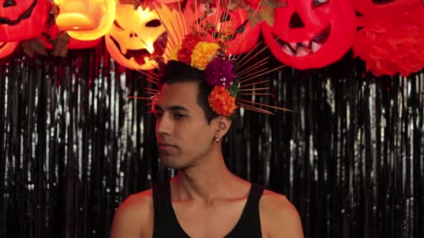 Mexikói Modell Virágos Fejpánttal Halottak Napja Őszi Halloween Ünnepek Barna — Stock videók