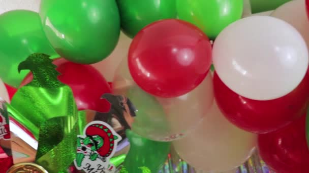 Dekorasi Untuk Pesta Meksiko Dengan Balon Dan Pinwheels 009 — Stok Video