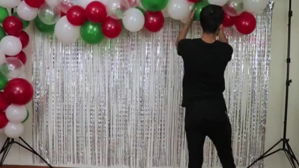 Het Maken Van Een Mexicaanse Decoratie Met Ballonnen 003 — Stockvideo