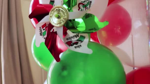Decoração Para Festa Mexicana Com Balões Pinwheels 001 — Vídeo de Stock