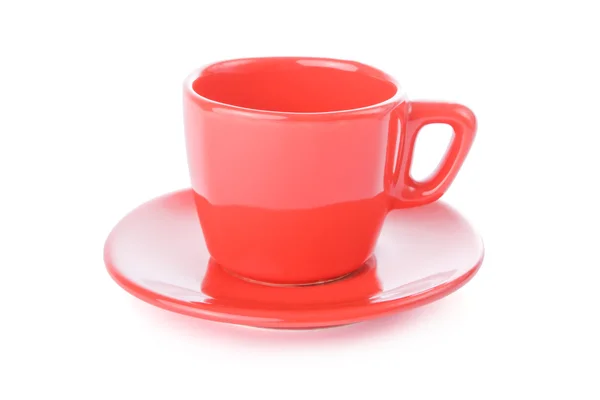 Cangkir kopi merah dan piring diisolasi pada latar belakang putih — Stok Foto