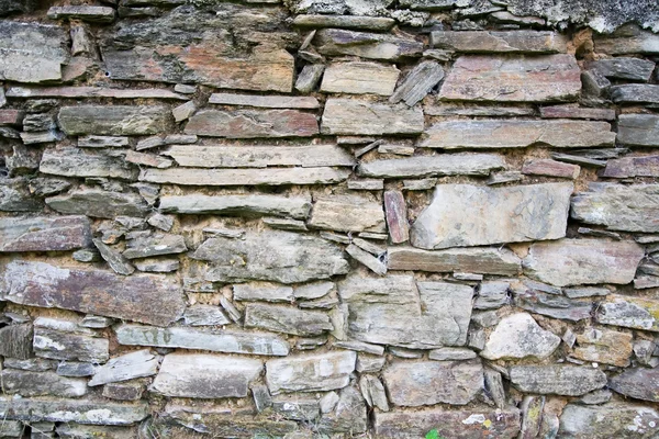 Antigua pared de piedra hecha con bloques irregulares . — Foto de Stock