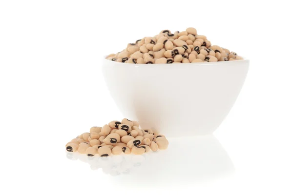 Black eyed peas beans in a bowl isolated on a white background — Stock Photo, Image