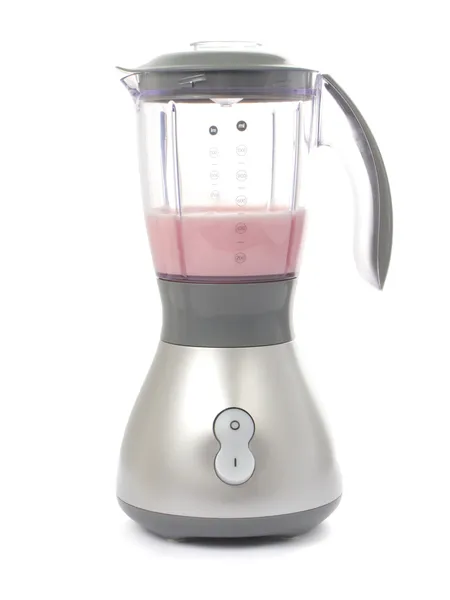 Smoothie blender beyaz zemin üzerine izole çilek ile yapılan — Stok fotoğraf