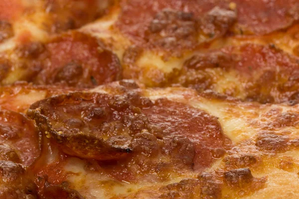 Bliska szczegółów pizzy pepperoni — Zdjęcie stockowe