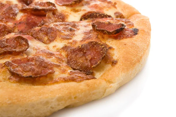 Detail van een pizza pepperoni close-up — Stockfoto