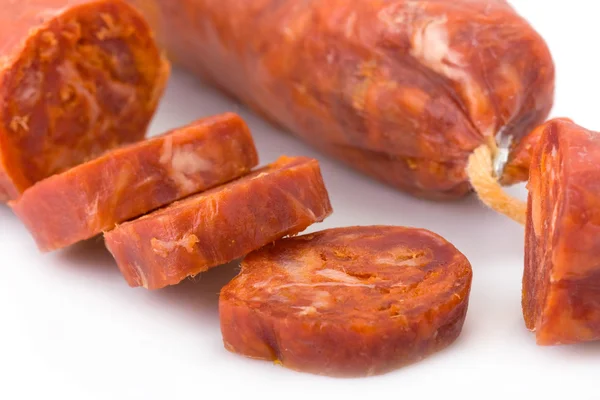 In Scheiben geschnittener iberischer Chorizo aus Barrancos - Region Alentejo, Portugiesisch (chouriço) — Stockfoto