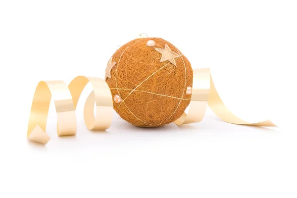 Boule de Noël isolée sur fond blanc — Photo