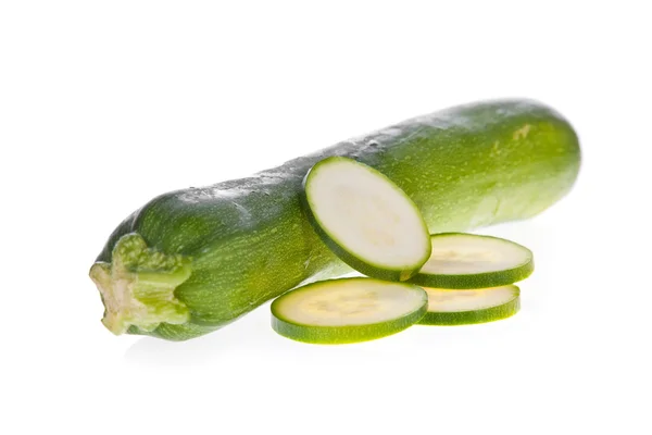 Courgette ou courgette tranchée isolée sur fond blanc . — Photo