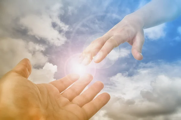 La Mano Salvadora de Dios alcanzando a los fieles — Foto de Stock