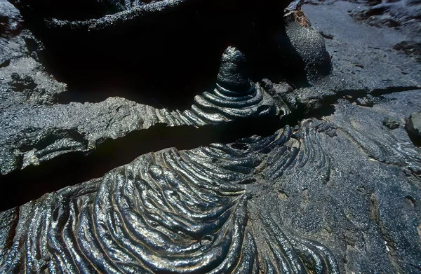 厄瓜多尔加拉帕戈斯群岛圣地亚哥岛熔岩形成 — 图库照片