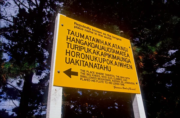 TAUMATAwhAKATANGIHANGAKOAUUUOTAMATEATEATUPUKAKIKI-MAUNGAHORONUKUPOKAIWhen ENUAKITNATAHU, 85 karakter uzunluğunda, tüm gezegendeki en uzun yer RECORD