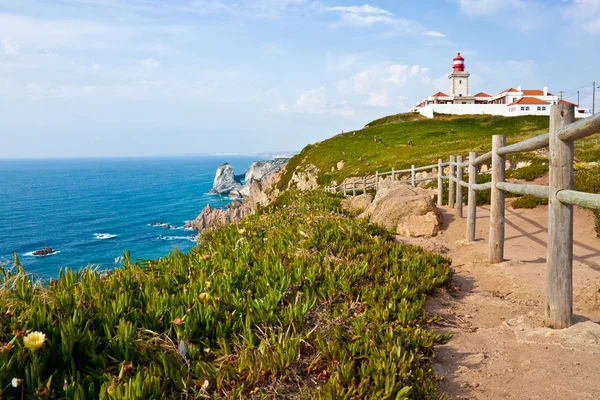 Latarnia morska i Atlantyk na cabo da roca — Zdjęcie stockowe