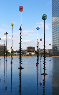 Çeşme la defense, paris, heykeller