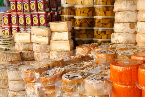 Formaggio su un mercato a Madrid — Foto Stock