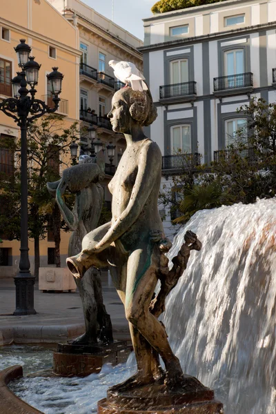 Una de las esculturas de la Fuente Turia en Valencia —  Fotos de Stock