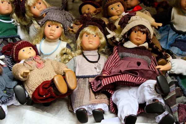 Винтажные куклы — стоковое фото