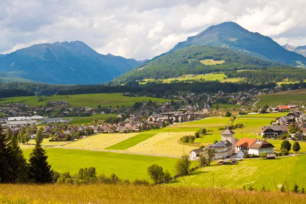 Bergdorp in Oostenrijk — Stockfoto