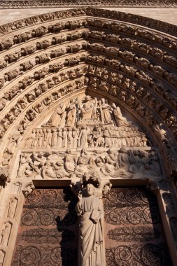 Notre dame de paris, son kıyamet portal