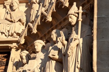 Notre dame de paris, Heykel Sergisi