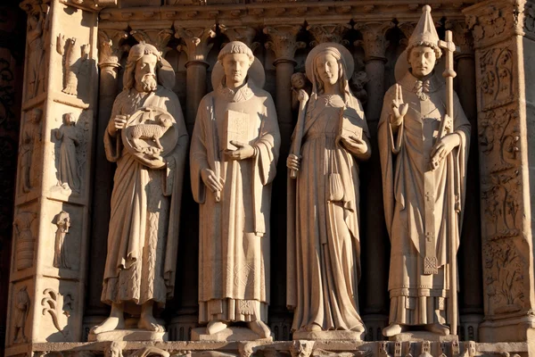 Skulpturen der Notre Dame de Paris — Stockfoto