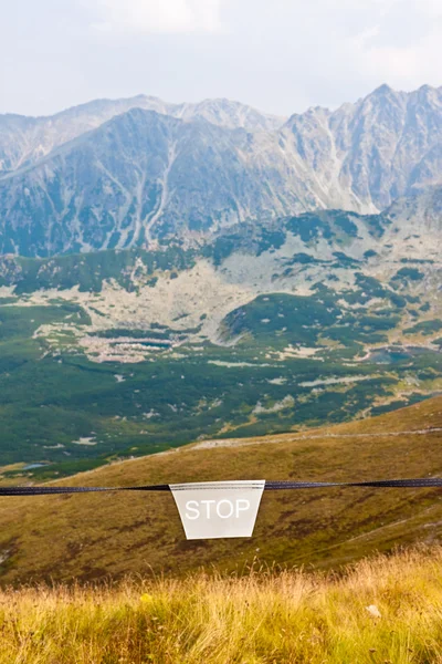 Señal de stop en las montañas Tatra — Foto de Stock