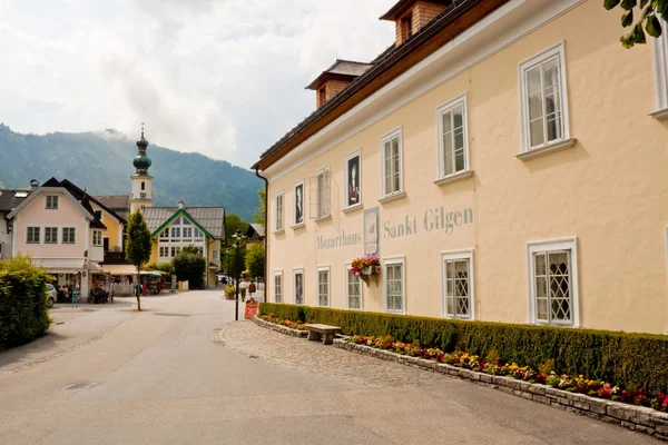 Mozarthouse and a street in St. Gilgen — Stock Photo, Image