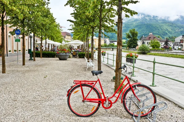Bicycle near river in Bad Ischl — Stock Photo, Image